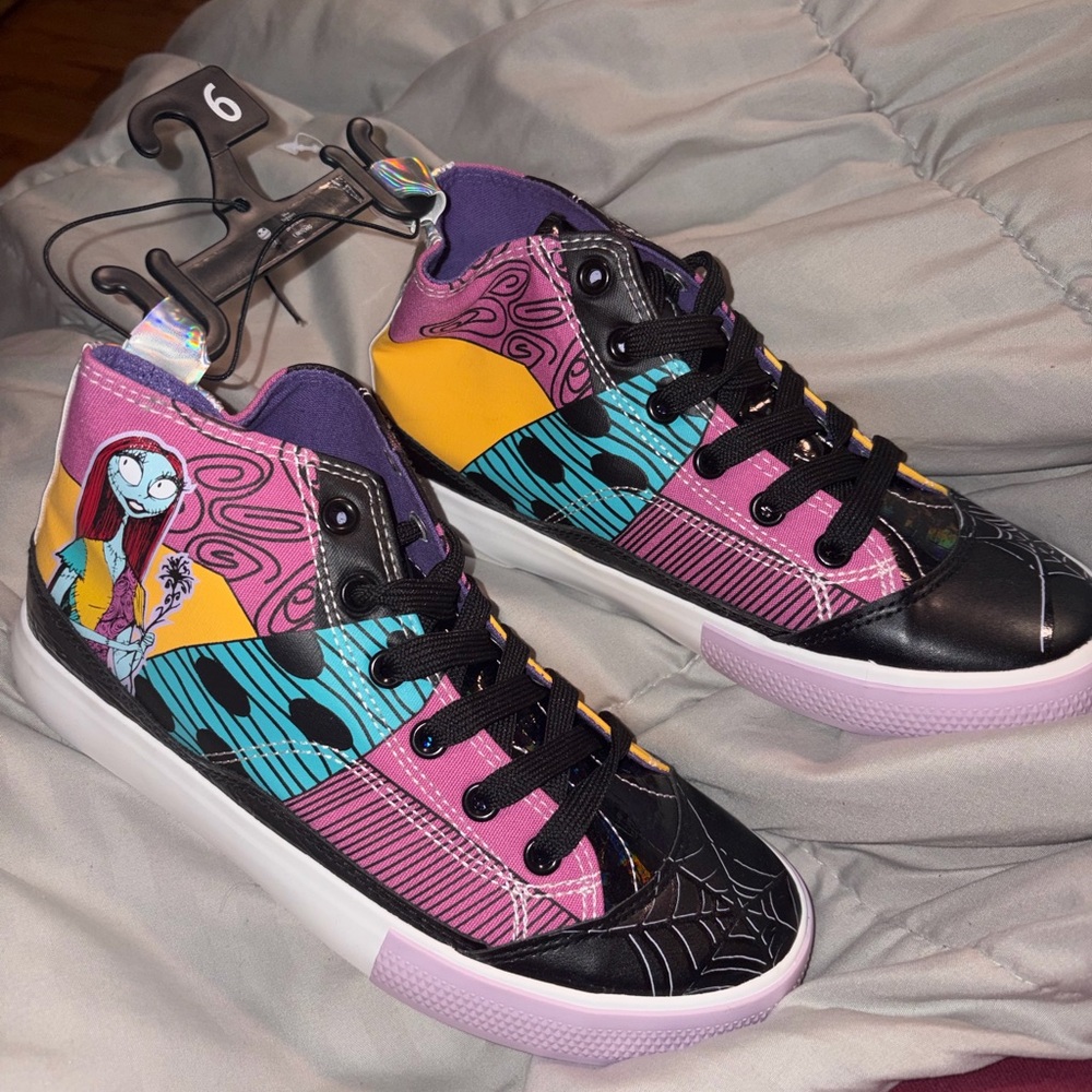 New nightmare before Christmas High-Top Sneakers size 6